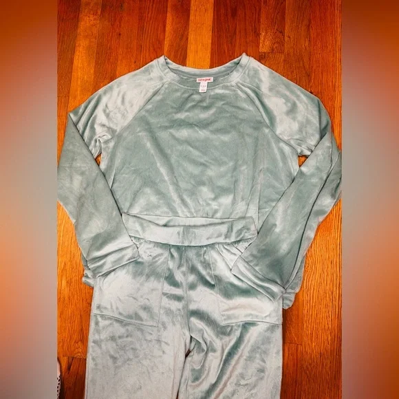 Cat & Jack Kids Plush Lounge Set |Mint Green Velour Top & Joggers | Size L & XL - Picture 2 of 11